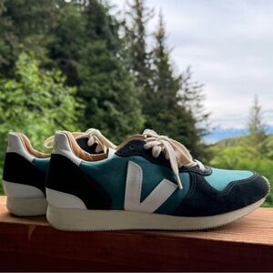 VEJA HOLIDAY BASTILLE NUBUCK GRAPHITE GREY WHITE GREEN size 8 US 39 EU